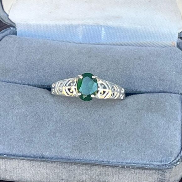 Vintage Celtic Ring in Sterling Silver Green stone Band in Size 9 1/4 - Picture 1 of 10